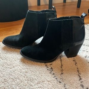 Nine West heeled booties. Size 9